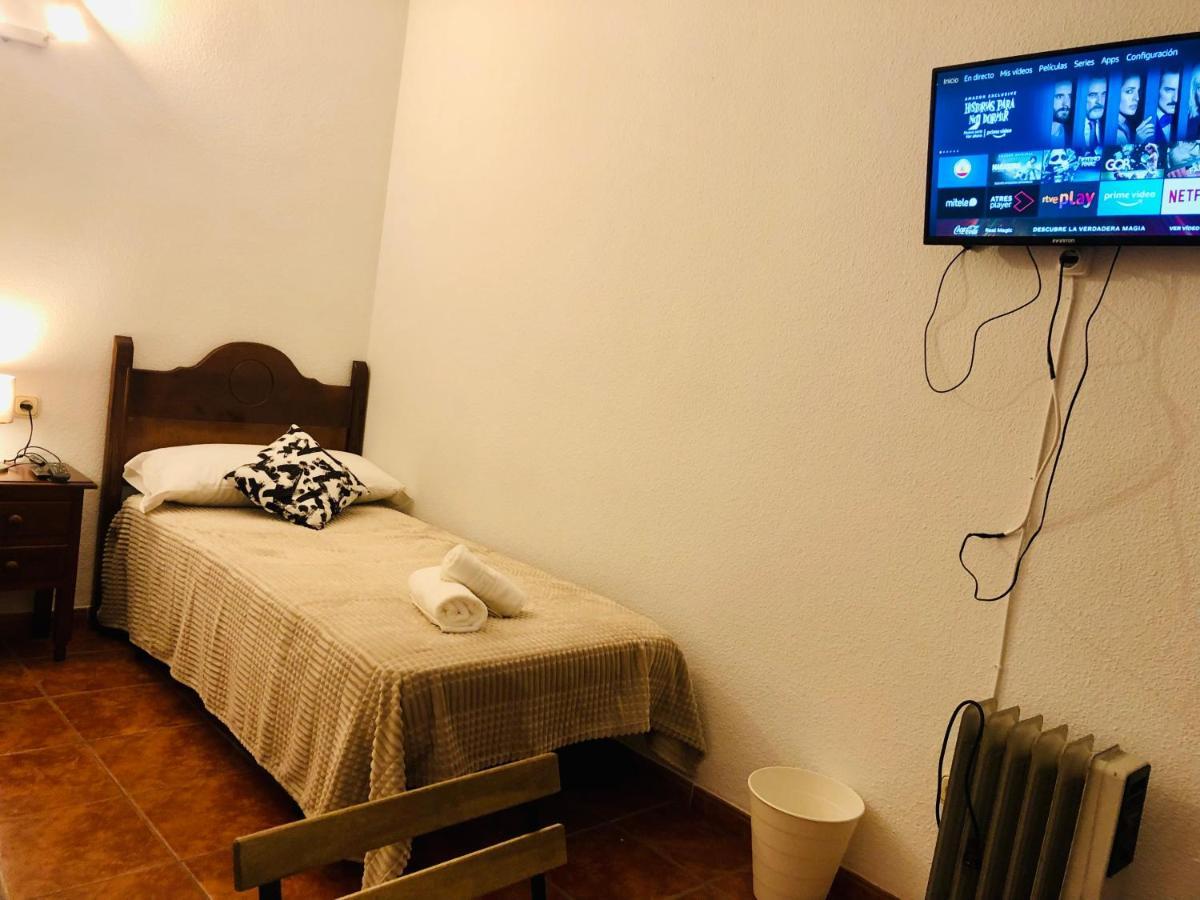 Low Cost Rooms Malaga River エクステリア 写真
