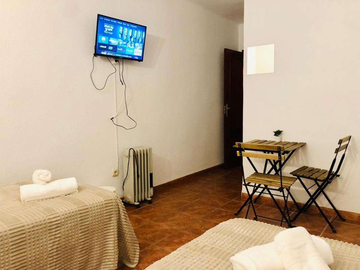 Low Cost Rooms Malaga River エクステリア 写真