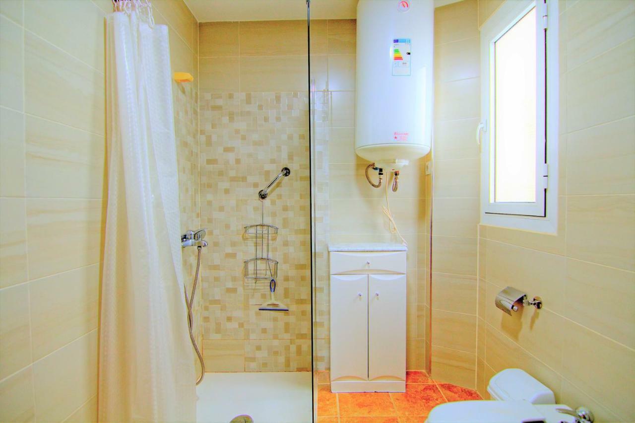 Low Cost Rooms Malaga River エクステリア 写真